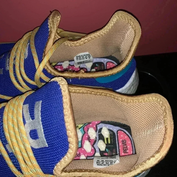Adidas Pharrell Williams Human Race 
“Repira - Picture 5 of 11